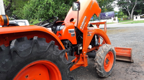 ขายรถไถL4708ใบมีดผาล4พร้อมใช้ครับ