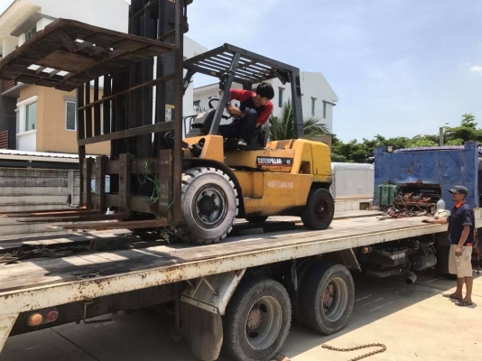 ขาย  Fork lift Cat 4ตัน เสา4เมตร