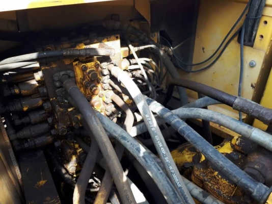 ขาย 1,590,000 KOMATSU pc 200-8 ทำงาน 10,952 ชม. เครืองดี ปั้มแรง โช่หนา เอวแน่น ไฟฟ้าครบ เอกสารแจ้งจำหน่าย  รถอยู่ จ.ปทุมธานี  090-772-3710 090-772-3708