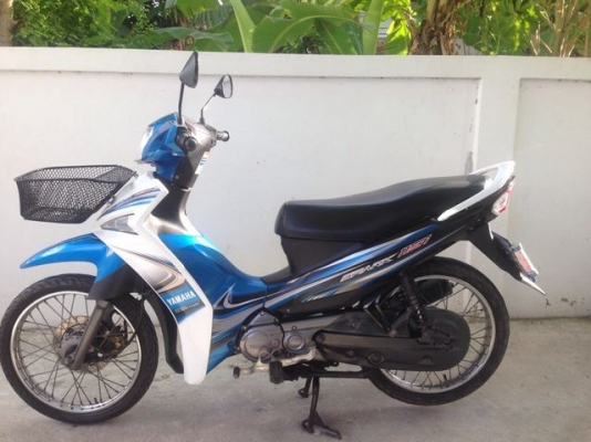 Yamaha Spark115i หัวฉีด สตาร์ทมือ ขาว น้ำเงิน สวย