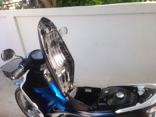 Yamaha Spark115i หัวฉีด สตาร์ทมือ ขาว น้ำเงิน สวย