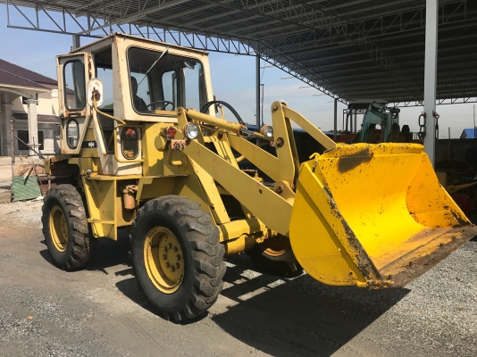 ขายรถตักKOMATSU รุ่น505 นำเข้าญี่ปุ่นไม่เคยใช้งานในไทย สภาพดี เอวอ่อน เครื่องดีเซล4สูบ Line: Jiraroj2900