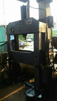 แท่นกลึง,ตู้เชื่อม,ปั้มลม,แท่นอัดไฮดรอลิค เครื่องเจาะ