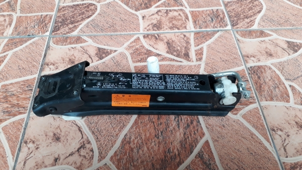 แม่แรง ยกรถ MERCEDES BENZ W209 CLK ปี2003-2008 แม่แรง ยกรถ MERCEDES BENZ W209 CLK ปี2003-2008