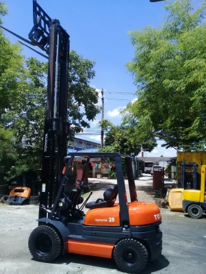 +++ ขายโฟล์คลิฟท์  TOYOTA 6FD25  ขนาด  2.5  ตัน  เครื่องยนต์ดีเซล  เสา 4.5  เมตร  ฮิ้งค์โฟล์ค  เกียร์ธรรมดา  ล้อหน้าคู่  ยางตันใหม่ครับ