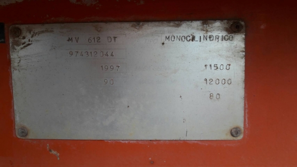 รถบดสั่นสะเทือน COMPACTOR 612DT