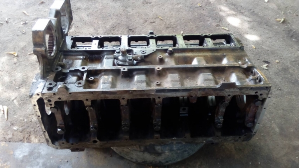 ขายเสื้อสูบรถแมคโค  รถตัก CAT-3116 สภาพสวยพร้อมอุปกรณ์ก้นอ่าง รับประกันไม่มีรอยแตก ขายไม่แพงครับ