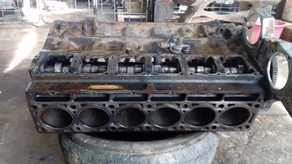 ขายเสื้อสูบรถแมคโค  รถตัก CAT-3116 สภาพสวยพร้อมอุปกรณ์ก้นอ่าง รับประกันไม่มีรอยแตก ขายไม่แพงครับ