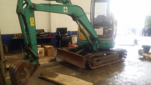 ขายรถขุดนำเข้าจากญี่ปุ่น PC30MR-1 14340 ปี2000 4,058 ชม โทร 061-4194021 พรภวิษย์