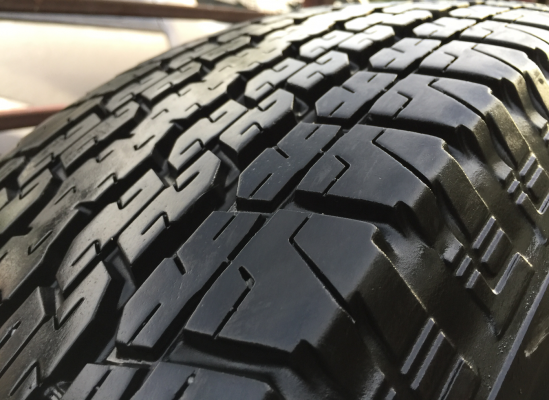 ยาง Bridgestone 245 70 16 ปี17 มี5ชุด ดอกเต็ม ไม่มีปะ เนื้อนิ่มๆ ใช้ยาว ราคาไม่แพง