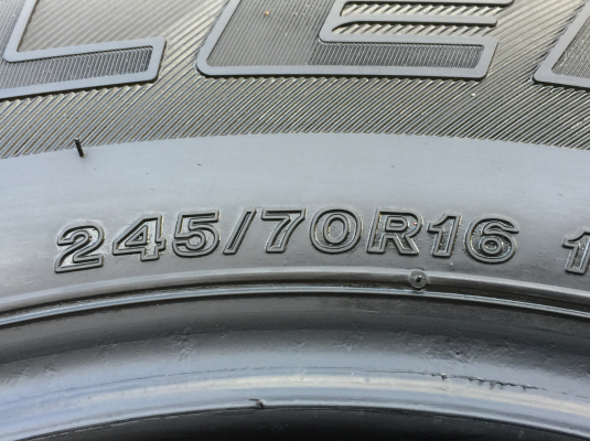 ยาง Bridgestone 245 70 16 ปี17 มี5ชุด ดอกเต็ม ไม่มีปะ เนื้อนิ่มๆ ใช้ยาว ราคาไม่แพง