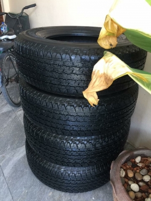 ยาง Bridgestone 245 70 16 ปี17 มี5ชุด ดอกเต็ม ไม่มีปะ เนื้อนิ่มๆ ใช้ยาว ราคาไม่แพง