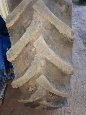 ขายรถไถฟอร์ด 6600 ผาน7CMT รถพร้อมใช้งาน ยางดี พร้อมเล่มทะเบียน เครื่องดีเลย ขายรถไถฟอร์ด 6600 ผาน7CMT รถพร้อมใช้งาน ยางดี พร้อมเล่มทะเบียน เครื่องดีเลย