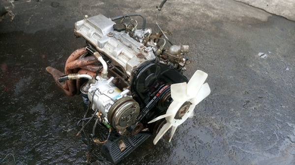 ขายเครื่องยนต์ดีเซล Toyota 2L 19550 บาท