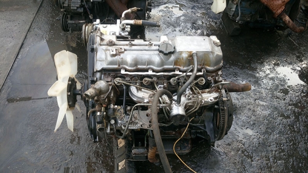 ขายเครื่องยนต์ดีเซล Toyota 2L 19550 บาท