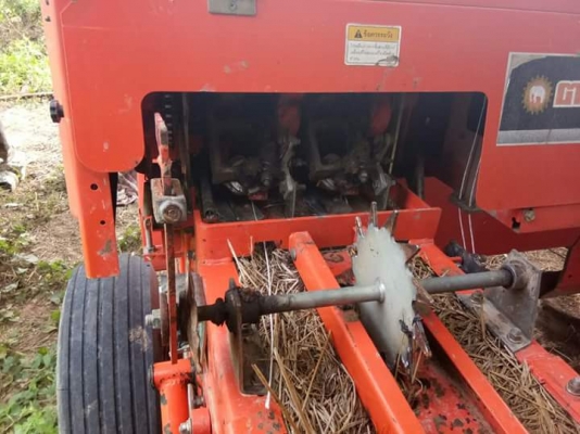 เครื่องอัดฟาง คูโบต้า ตราช้าง รุ่นHB130PLUS. ใช้งานมาแค่2ปี อัดดีอัดได้เยอะ/วัน.ทันงาน ราคา195000ต่อรองโทร 0875511464-0636359242