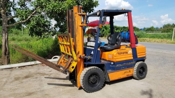 ขายด่วนรถยก TOYOTAชั่วโม่งทำงาน น้อย 5FG25ยก2.5ตันเสาสูง3เมตรงากะดกได้ใส่บุ้งกี๋ได้รถนอกนำเข้ายังไม่เคยใช้งานในเมืองไทยเลย