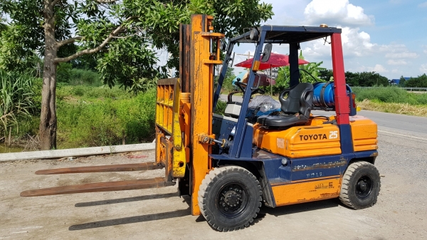 ขายด่วนรถยก TOYOTAชั่วโม่งทำงาน น้อย 5FG25ยก2.5ตันเสาสูง3เมตรงากะดกได้ใส่บุ้งกี๋ได้รถนอกนำเข้ายังไม่เคยใช้งานในเมืองไทยเลย