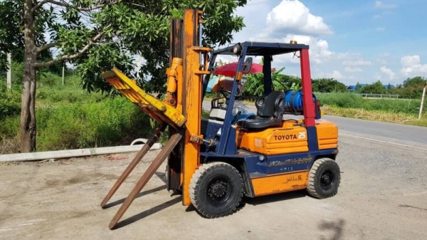 ขายด่วนรถยก TOYOTAชั่วโม่งทำงาน น้อย 5FG25ยก2.5ตันเสาสูง3เมตรงากะดกได้ใส่บุ้งกี๋ได้รถนอกนำเข้ายังไม่เคยใช้งานในเมืองไทยเลย