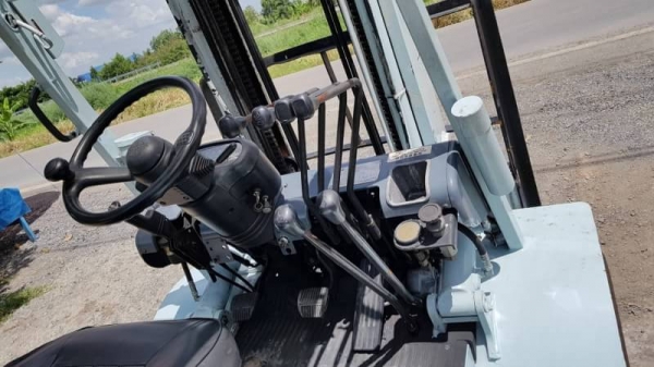 ขายด่วนรถยก TOYOTAชั่วโม่งทำงาน น้อย 6FG25ยก2.5ตันเสาสูง4เมตรรถนอกนำเข้ายังไม่เคยใช้งานในเมืองไทยเลย