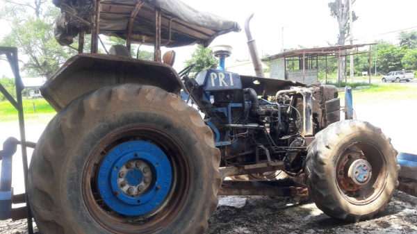 ขายด่วน รถไถ FROD 6640 เพลาเดียว รถใช้งานได้ปกติ ยางพอใช้งาน เอกสารสัญญาซื้อขาย สนใจโทรสอบถาม 093-0764943  088-3223272 k ตั้ม