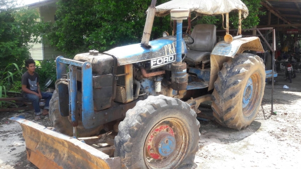 ขายด่วน รถไถ FROD 6640 เพลาเดียว รถใช้งานได้ปกติ ยางพอใช้งาน เอกสารสัญญาซื้อขาย สนใจโทรสอบถาม 093-0764943  088-3223272 k ตั้ม