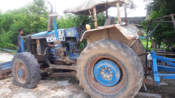 ขายด่วน รถไถ FROD 6640 เพลาเดียว รถใช้งานได้ปกติ ยางพอใช้งาน เอกสารสัญญาซื้อขาย สนใจโทรสอบถาม 093-0764943  088-3223272 k ตั้ม