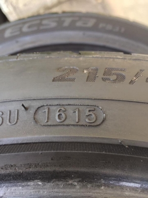 ขายยาง KUMHO ECSTA PS31 215-45-17 ปี15 ดอกหนาจัด ลายหน้ายางยังอยู่ทุกเส้น ไม่มีตำหนิ ชุดละ 5,900 บาท