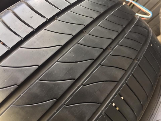 ขายยาง MICHELIN PRIMACY 3ST 225-45-18 ปี14 ดอกหนาจัด สภาพสวยมาก ไม่มีปะ ไม่มีตำหนิ ชุดละ 6,900 บาท