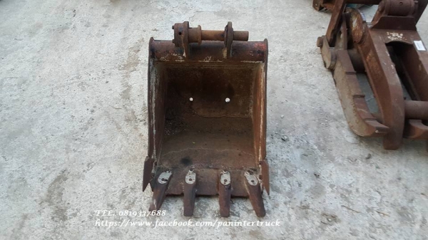 FROM JAPAN BUCKET บุ๊งกี๋(มีโตงเตง)สำหรับรถขุดไซค์40,45,50 / สลัก 40 มิล/ ราคาเพียง(ใบละ) 15,000 บาท สนใจรีบติดต่อ 0819337688