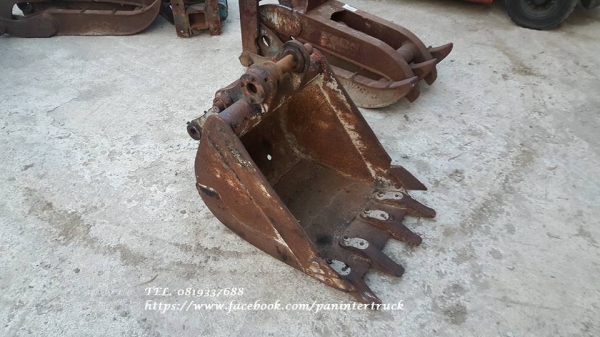 FROM JAPAN BUCKET บุ๊งกี๋(มีโตงเตง)สำหรับรถขุดไซค์40,45,50 / สลัก 40 มิล/ ราคาเพียง(ใบละ) 15,000 บาท สนใจรีบติดต่อ 0819337688