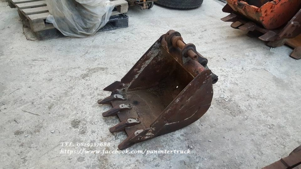 FROM JAPAN BUCKET บุ๊งกี๋(มีโตงเตง)สำหรับรถขุดไซค์40,45,50 / สลัก 40 มิล/ ราคาเพียง(ใบละ) 15,000 บาท สนใจรีบติดต่อ 0819337688