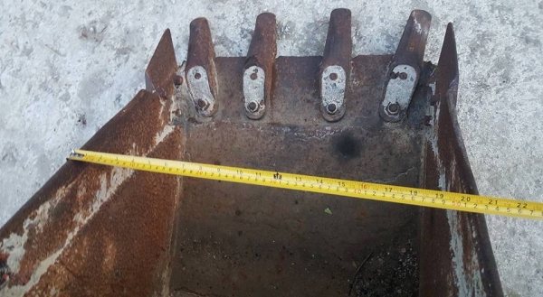 FROM JAPAN BUCKET บุ๊งกี๋(มีโตงเตง)สำหรับรถขุดไซค์40,45,50 / สลัก 40 มิล/ ราคาเพียง(ใบละ) 15,000 บาท สนใจรีบติดต่อ 0819337688