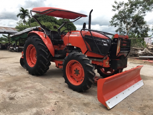 ขายรถไถคูโบต้า #M6040 ใช้งาน 1,500 ชม. เดิมทุกจุด เครื่องสมบูรณ์100\% รถปี56 พร้อมอุปกรณ์ดันหน้า+ผาน7 ราคา 558,000 บาท สนใจโทร 081-9136451 , 087-8390653  ขอดูรูปเพิ่มเติม Line:bow6451 ค่ะ เล่มพร้อมโอน  ราคาจัดส่งฟรี ค่ะ