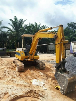 รถแบคโฮ KOMATSU PC 40-5 ราคา 220,000 บาท รถพังงา รถแบคโฮ KOMATSU PC 40-5 ราคา 220,000 บาท รถพังงา