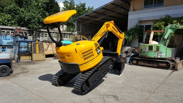 ขาย รถขุด KOMATSU รุ่น PC30FR มือสองญี่ปุ่น แทรกเหล็ก สลักบูท เอวแน่น 100\% สวยพร้อมใช้งาน มือถือ/LINE ID :0818753444