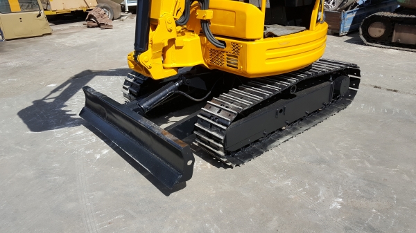 ขาย รถขุด KOMATSU รุ่น PC30FR มือสองญี่ปุ่น แทรกเหล็ก สลักบูท เอวแน่น 100\% สวยพร้อมใช้งาน มือถือ/LINE ID :0818753444