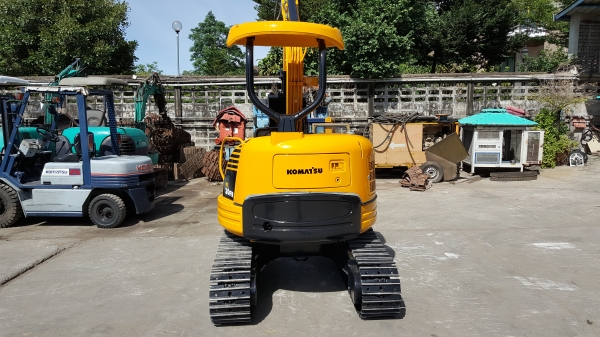 ขาย รถขุด KOMATSU รุ่น PC30FR มือสองญี่ปุ่น แทรกเหล็ก สลักบูท เอวแน่น 100\% สวยพร้อมใช้งาน มือถือ/LINE ID :0818753444