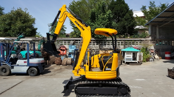ขาย รถขุด KOMATSU รุ่น PC30FR มือสองญี่ปุ่น แทรกเหล็ก สลักบูท เอวแน่น 100\% สวยพร้อมใช้งาน มือถือ/LINE ID :0818753444