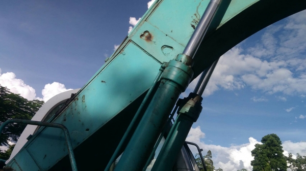 ขายK0BECO SK200 MARK 5ชุปเปอร์ เอกสารเล่มทะเบียน ไฟฟ้ามีขาดแค่มอเตอร์คันเร่ง แต่มืมอเตอร์คันเร่งที่ชื่อจากร้านเชียงกงให้ไปประกอบเอง ช่วงล่างดี เครื่องปั้มแรง รถทำงานดีไม่มีโหลด อยู่จ.เลย ราคา570,000บ. สนใจ 0835601591 หรือ 0903494058