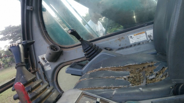 ขายK0BECO SK200 MARK 5ชุปเปอร์ เอกสารเล่มทะเบียน ไฟฟ้ามีขาดแค่มอเตอร์คันเร่ง แต่มืมอเตอร์คันเร่งที่ชื่อจากร้านเชียงกงให้ไปประกอบเอง ช่วงล่างดี เครื่องปั้มแรง รถทำงานดีไม่มีโหลด อยู่จ.เลย ราคา570,000บ. สนใจ 0835601591 หรือ 0903494058