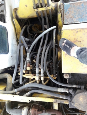 ขายKOMATSU PC100-5 เครื่อง4D31เทอร์โบ บูมอามไม่มีรอยปะ โช่สูง บูชกลม เอวแน่น ปั้มเดิม ใบ70 อยู่ขอนแก่น ราคา285,000บ. สนใจ 0835601591หรือ0903494058