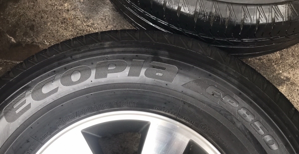 ยาง Bridgestone 265-70-16 ปลายปี 15