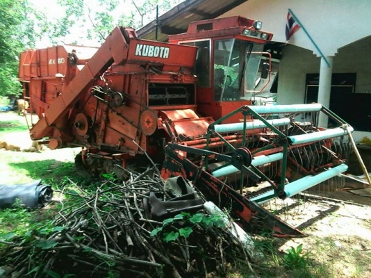 ขายตามสภาพ รถเกี่ยวข้าวคูโบต้านอก พร้อมเทเลอร์ ขายตามสภาพ รถเกี่ยวข้าวคูโบต้านอก พร้อมเทเลอร์