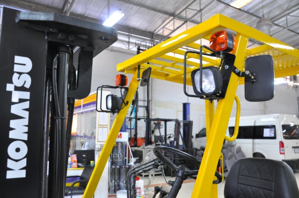 ขายรถโฟล์คลิฟท์มือสอง KOMATSU รุ่น FD15L-50409 นำเข้าจากประเทศญี่ปุ่น 100\% ไม่เคยใช้งานในไทย