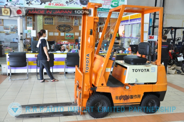 ขายรถโฟล์คลิฟท์มือสอง TOYOTA รุ่น 2FG9-58253 นำเข้าจากประเทศญี่ปุ่น 100\% ไม่เคยใช้งานในไทย