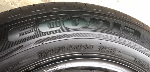 ยางป้ายแดง Bridgestone 175-65-14 ปี 17