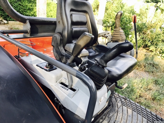 ขายครับ คูโบต้า สภาพสวยพร้อมใช้ รถปี 58 ใช้น้อย 3000 ชม.เล่มทะเบียนพร้อมโอน