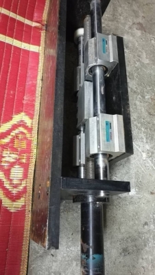 1,500 บ. ส่งฟรี083-2000058  LINE ID: line832923 ชุดแท่นเลื่อนสไลด์พร้อมหมุนเลื่อนซ้าย-ขวาด้วยเกลียวเลื่อนบังคับทิศทางใช้ทำประกอบเครื่องจักร ทำเครื่องกลึ่ง เครื่องCNC ได้ ระยะช่วงเลื่อนบนเพลา 42 cm. ทั้งชุดยาวรวมมือหมุนยาว 68 cm. 1 เพลามีชุดลูกเลื่อน 2 ตัว