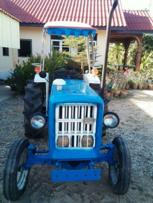 รถไถฟอด์25แรงพร้อมผานคับ รถไถฟอด์25แรงพร้อมผานคับ